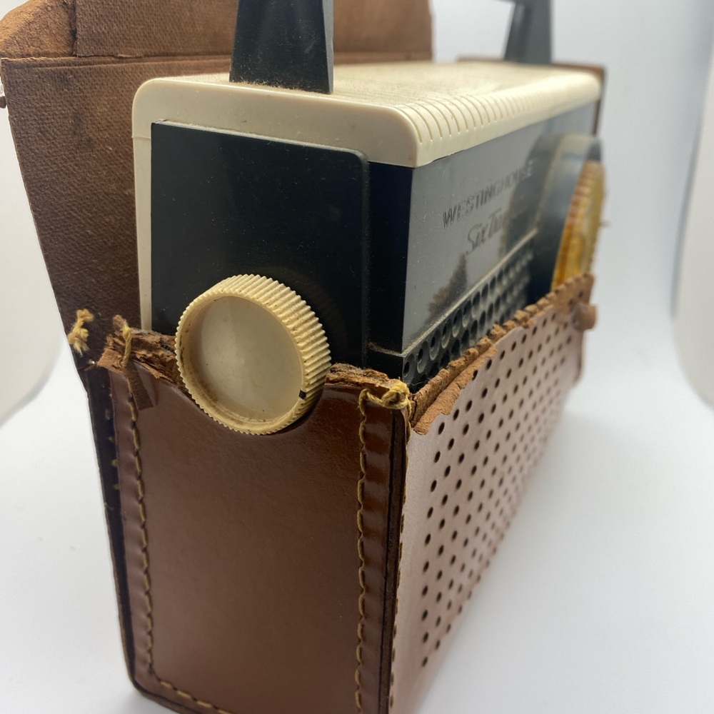 Vintage Retro Westinghouse Radio with Leather Case, MCM aesthetic NOT TESTED - Picture 3 of 6